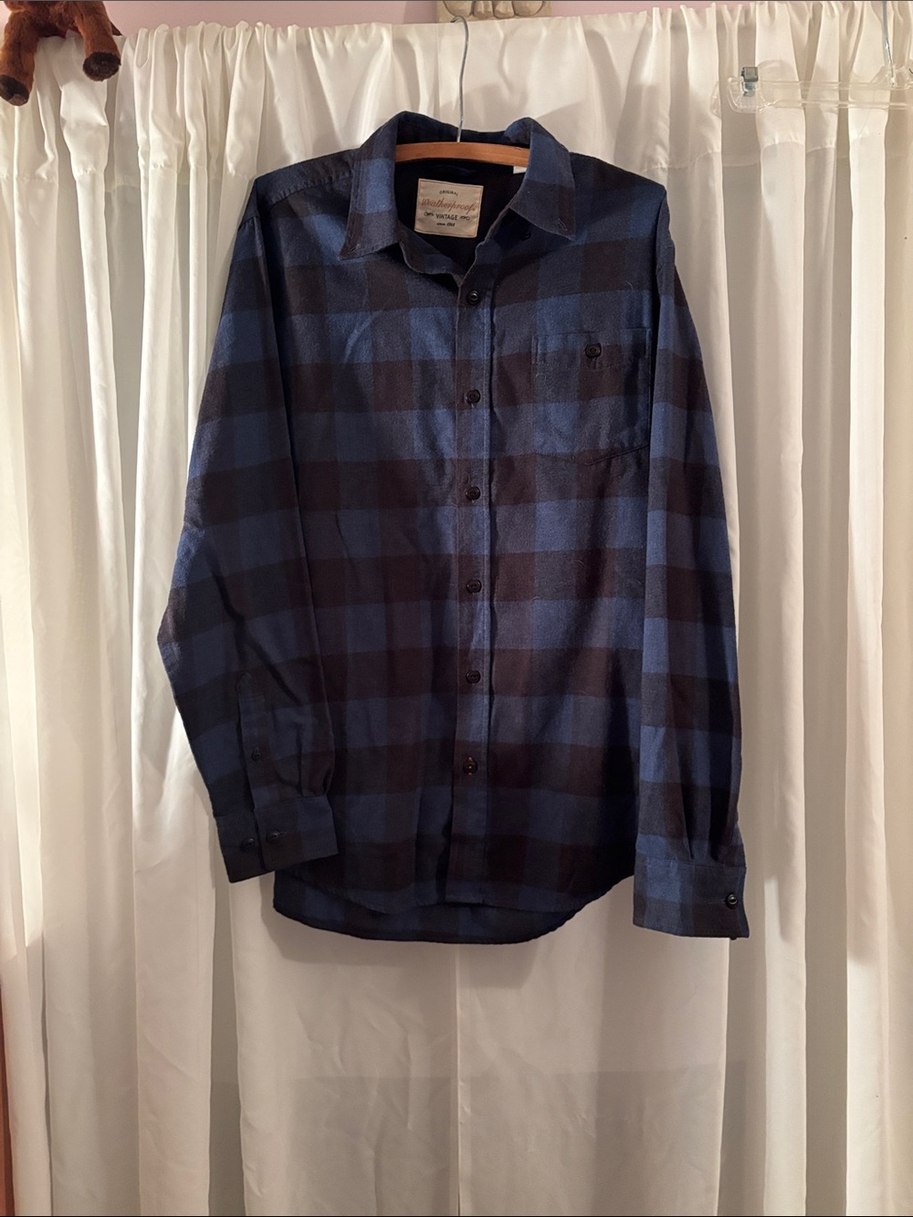 Men’s plaid medium weight casual button-down